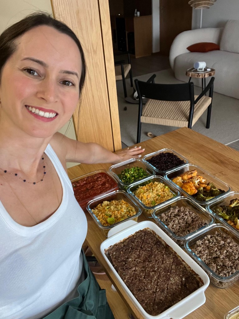 Marmitas da semana prontas na mesa